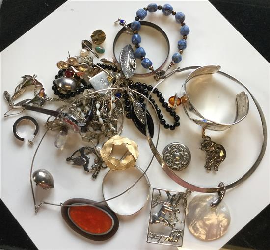 Mixed collection of mostly silver jewellery